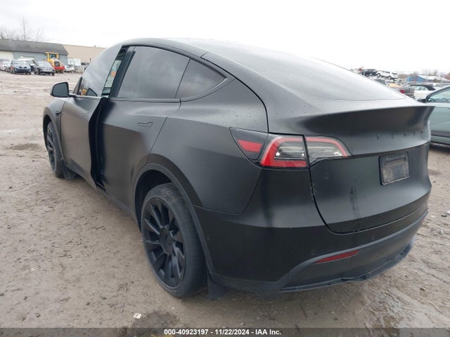 2022 TESLA MODEL Y 7SAYGAEE9NF312886 Photo 2