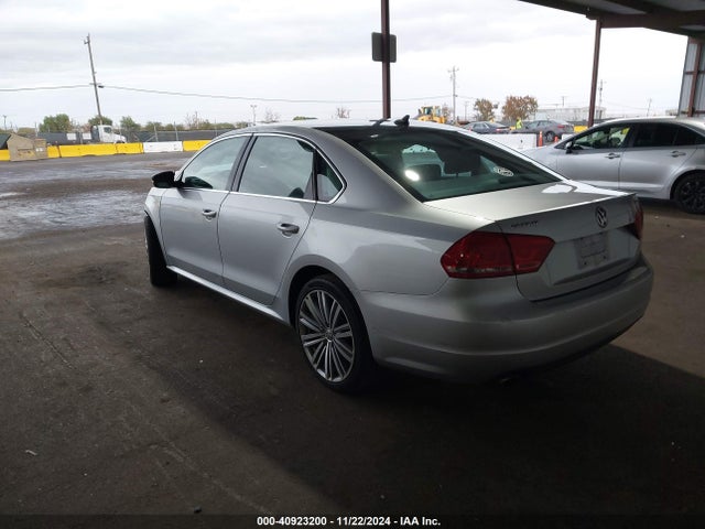 1VWBT7A37FC103096 Volkswagen Passat 1.8t Sport