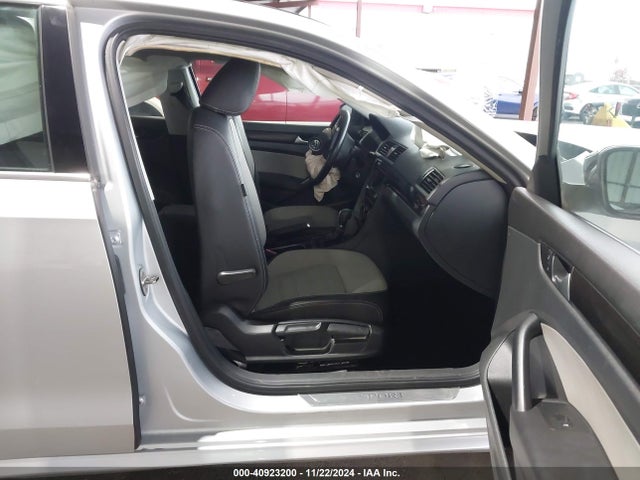 1VWBT7A37FC103096 Volkswagen Passat 1.8t Sport