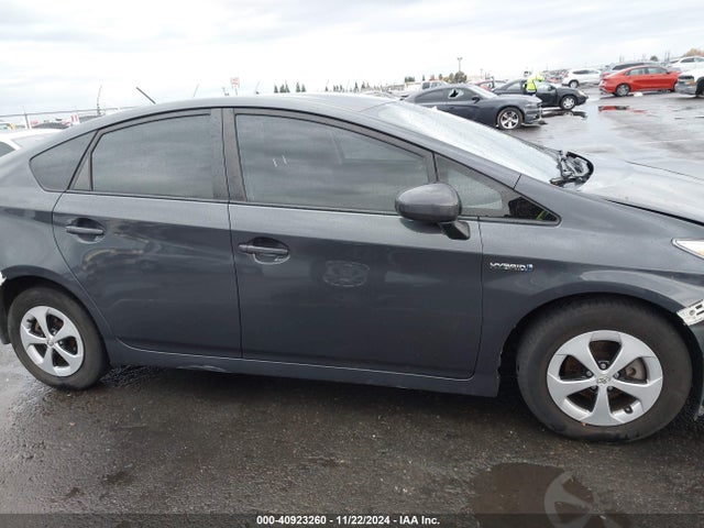Toyota Prius Two 2014 JTDKN3DU7E0363380 Image 13