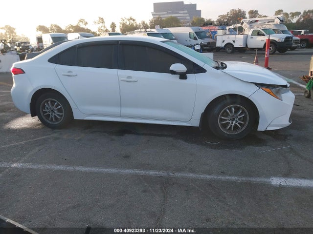 Toyota Corolla Hybrid Le 2022 JTDEAMDEXN3013392 Image 13