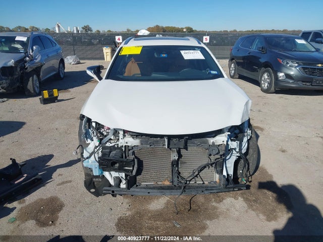 Lexus UX 250H 2022 JTHP9JBH2N2057386 Image 12