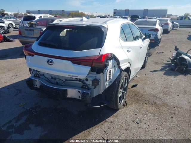 Lexus UX 250H 2022 JTHP9JBH2N2057386 Image 4