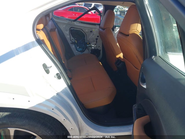 Lexus UX 250H 2022 JTHP9JBH2N2057386 Image 8