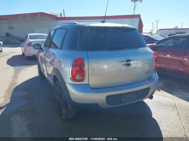 2011 MINI COOPER COUNTRYMAN WMWZB3C57BWM01388 Photo 2