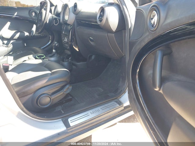 2011 MINI COOPER COUNTRYMAN WMWZB3C57BWM01388 Photo 4