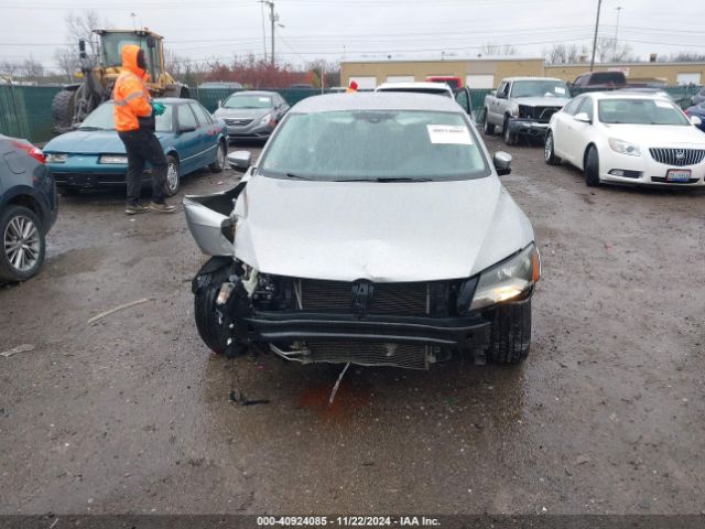 1VWBS7A3XEC039881 Volkswagen Passat 1.8t Se