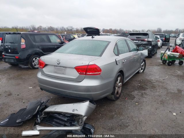 1VWBS7A3XEC039881 Volkswagen Passat 1.8t Se