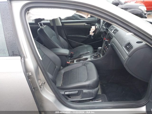 1VWBS7A3XEC039881 Volkswagen Passat 1.8t Se