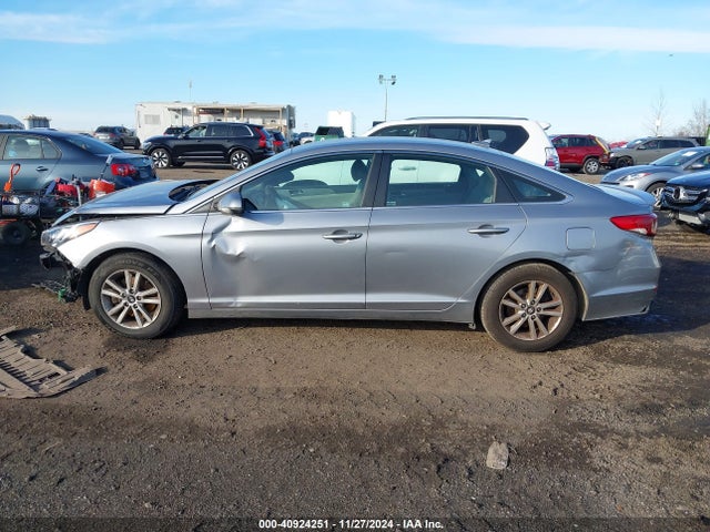 Hyundai SONATA SE 2016 5NPE24AF1GH315204 Image 13