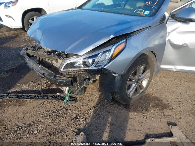 Hyundai SONATA SE 2016 5NPE24AF1GH315204 Image 16