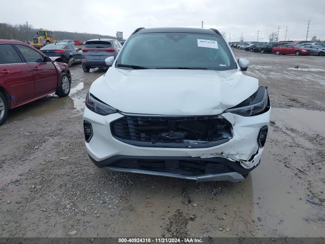 1FMCU9JA6PUB41537 Ford Escape Platinum