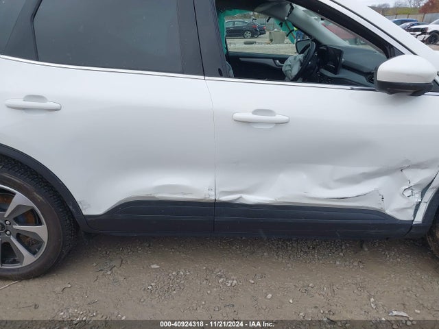 1FMCU9JA6PUB41537 Ford Escape Platinum
