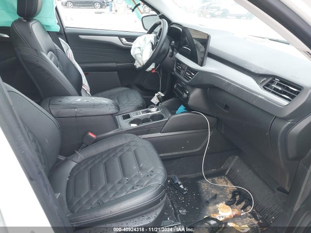 1FMCU9JA6PUB41537 Ford Escape Platinum