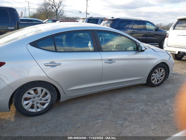 Hyundai ELANTRA SE 2019 5NPD74LF2KH424564 Image 13