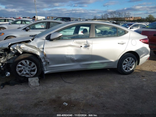 Hyundai ELANTRA SE 2019 5NPD74LF2KH424564 Image 14