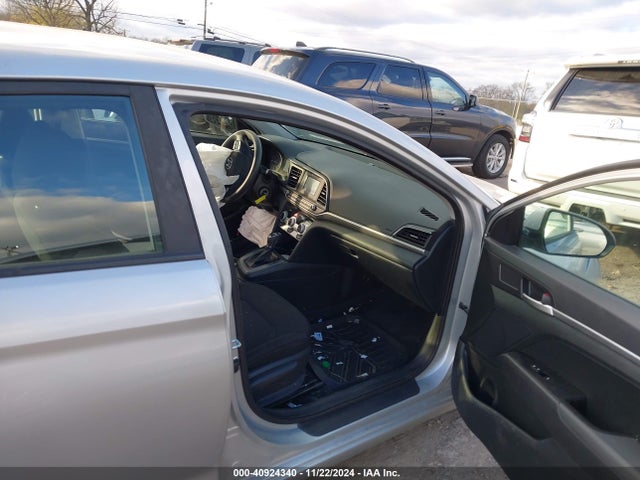 Hyundai ELANTRA SE 2019 5NPD74LF2KH424564 Image 5
