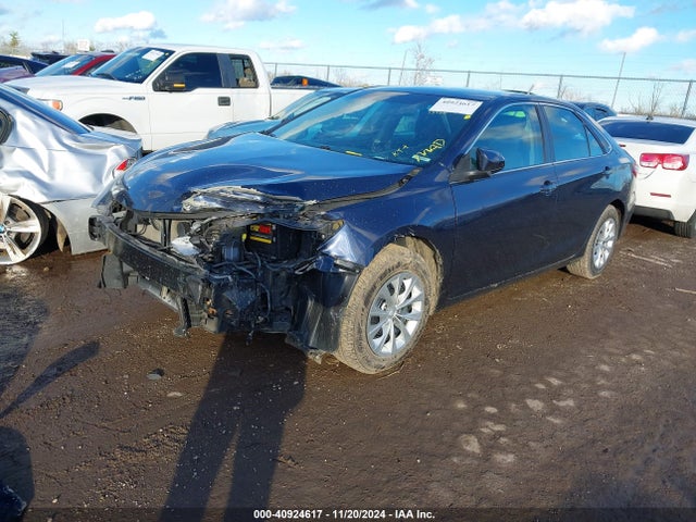 Toyota CAMRY LE 2016 4T4BF1FK6GR555559 Image 2