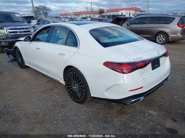 Mercedes-Benz E 350 2024 W1KLF4HB8RA008689 Image 3