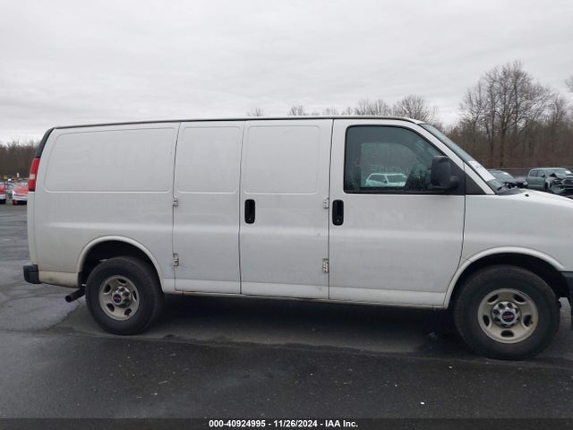 GMC Savana 3500 Work Van 2017 1GTZ7GFG2H1129170 Image 13