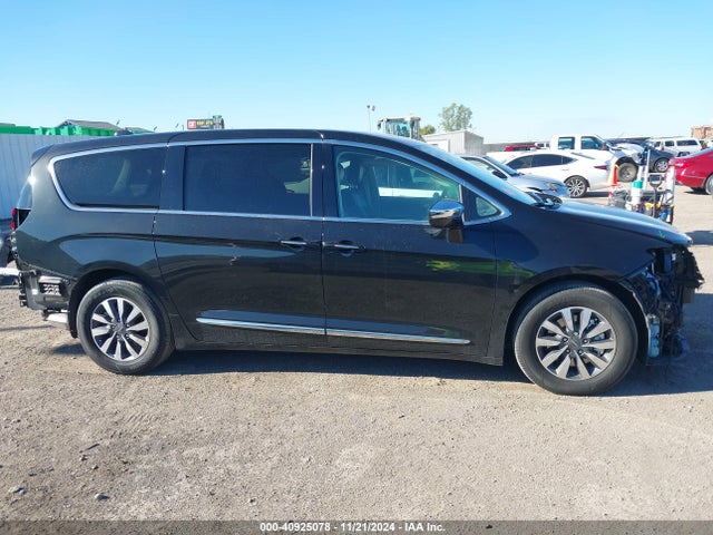 2C4RC1S7XNR217065 Chrysler Pacifica Hybrid Limited