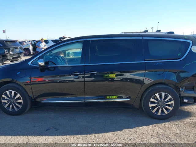 2C4RC1S7XNR217065 Chrysler Pacifica Hybrid Limited