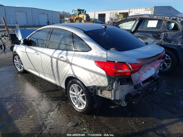Ford FOCUS SE 2016 1FADP3F29GL220792 Image 3