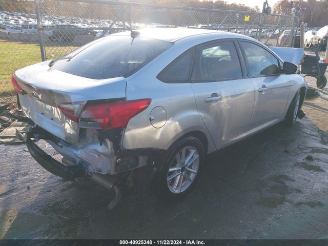 Ford FOCUS SE 2016 1FADP3F29GL220792 Image 4