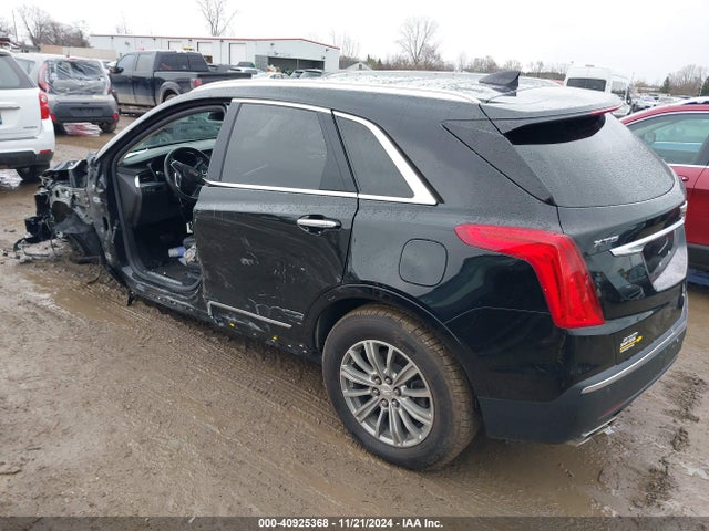 2018 CADILLAC XT5 1GYKNDRS1JZ227436 Photo 2