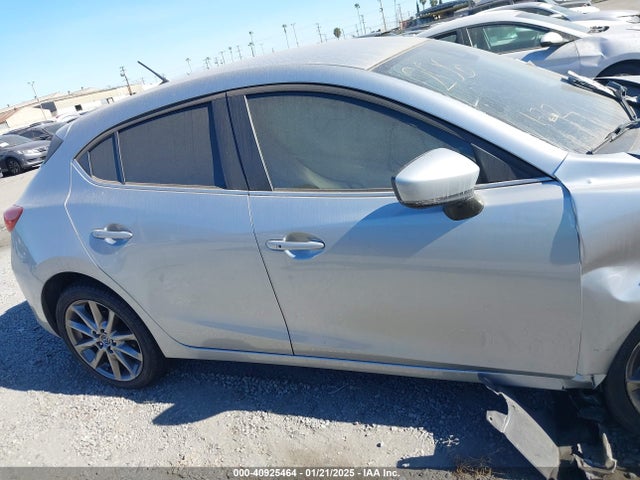 Mazda Mazda3 Touring 2018 3MZBN1L34JM264291 Image 13
