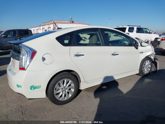 Toyota PRIUS PLUG-IN 2014 JTDKN3DP2E3056210 Image 13