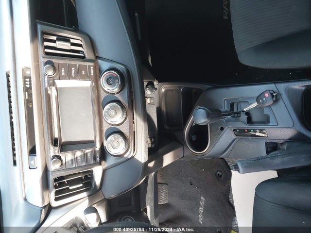 Toyota RAV4 LE 2018 JTMZFREV6JJ156635 Image 11