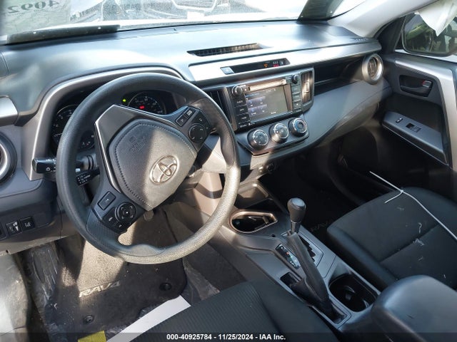 Toyota RAV4 LE 2018 JTMZFREV6JJ156635 Image 21