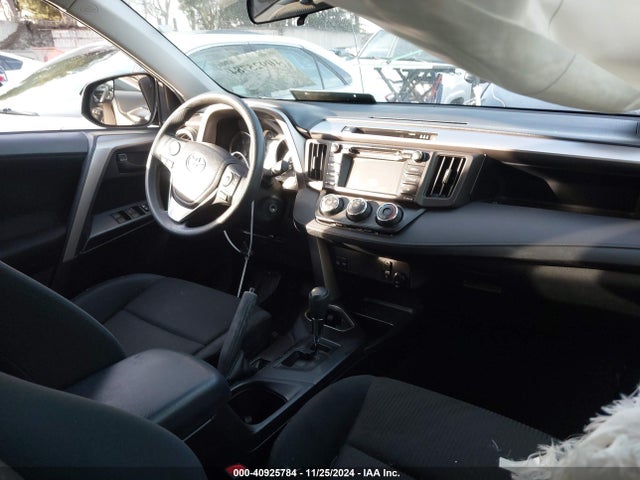 Toyota RAV4 LE 2018 JTMZFREV6JJ156635 Image 5