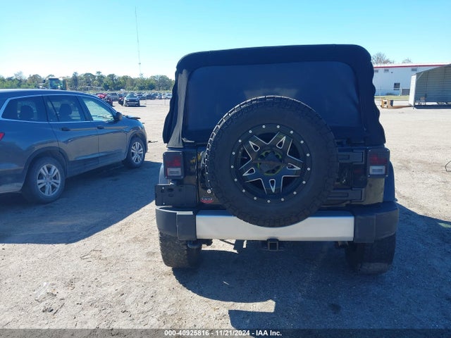 1C4BJWEG2FL553495 Jeep Wrangler Unlimited Sahara