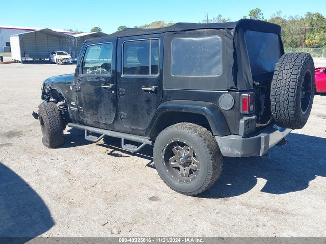 1C4BJWEG2FL553495 Jeep Wrangler Unlimited Sahara