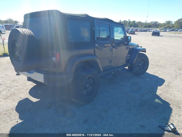 1C4BJWEG2FL553495 Jeep Wrangler Unlimited Sahara