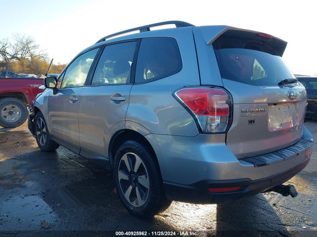 Subaru Forester 2.5i Premium 2018 JF2SJAEC1JG423825 Image 3