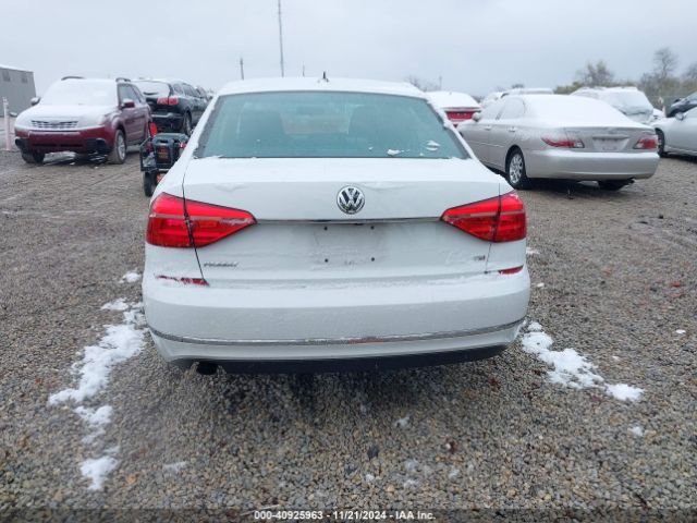 1VWAT7A30GC014595 Volkswagen Passat 1.8t S