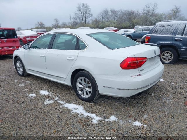 1VWAT7A30GC014595 Volkswagen Passat 1.8t S