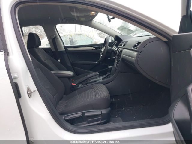 1VWAT7A30GC014595 Volkswagen Passat 1.8t S