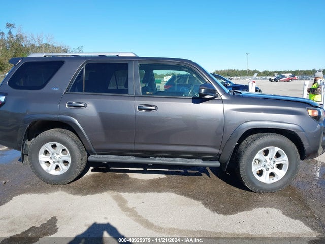 Toyota 4RUNNER SR5 2016 JTEZU5JR4G5132273 Image 13