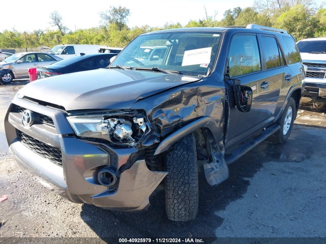 Toyota 4RUNNER SR5 2016 JTEZU5JR4G5132273 Image 2