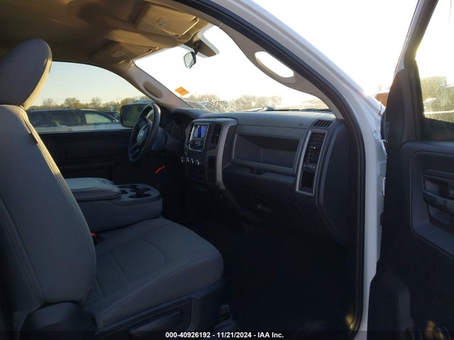 40926192 :رقم المزاد ، 3C6JR6AG0FG522325 vin ، 2015 Ram 1500 Tradesman مزاد بيع