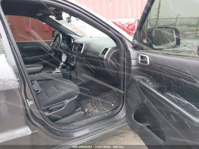 1C4RJFAG9JC484544 Jeep Grand Cherokee Laredo E 4x4