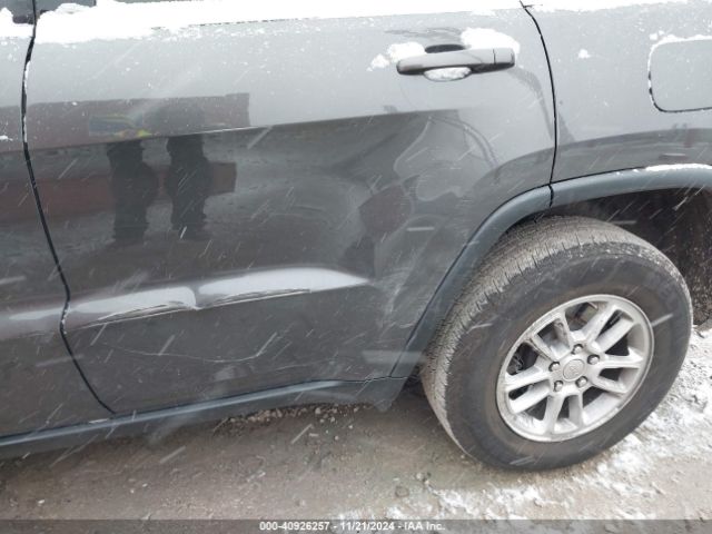 1C4RJFAG9JC484544 Jeep Grand Cherokee Laredo E 4x4