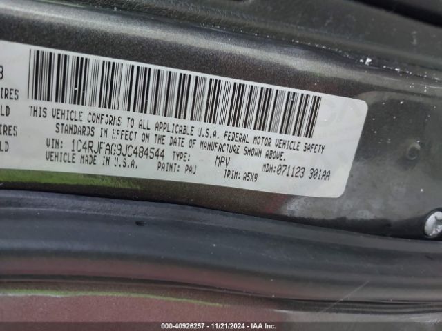 1C4RJFAG9JC484544 Jeep Grand Cherokee Laredo E 4x4