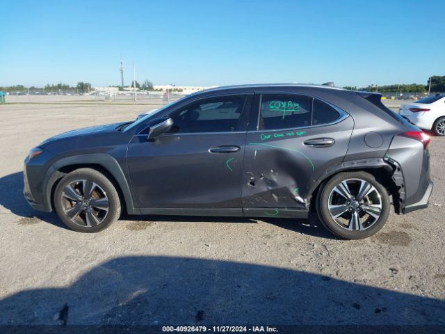 JTHX3JBH4N2055656 Lexus UX 200