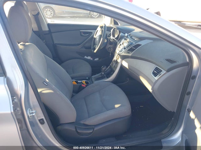 5NPDH4AE5FH580272 Hyundai ELANTRA SE