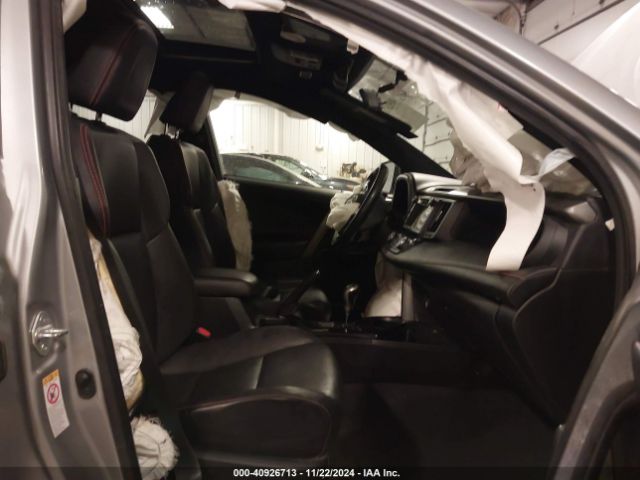2T3JFREV0GW471065 Toyota RAV4 SE